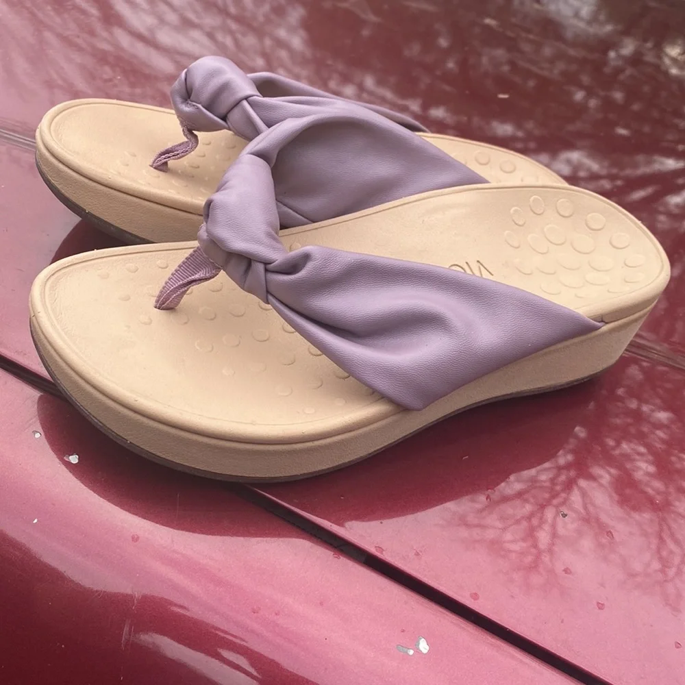 Vionic - Picture 7 of 7